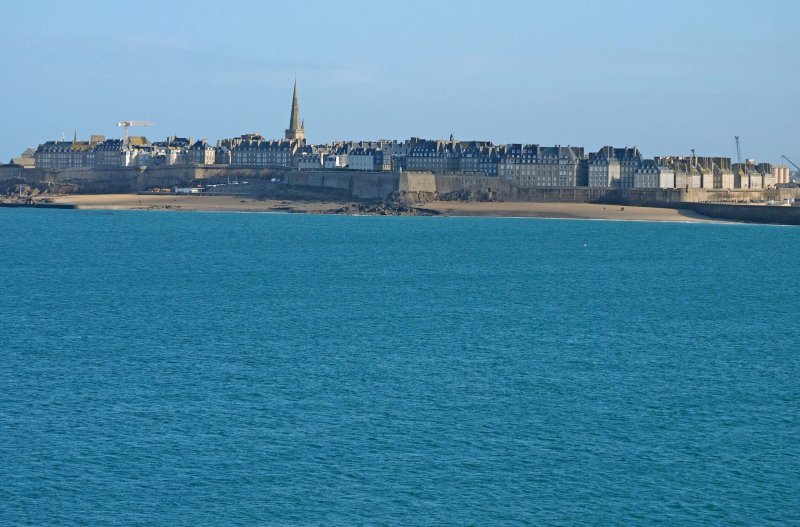 Walking on the walls of Saint-Malo (Feb 2017)