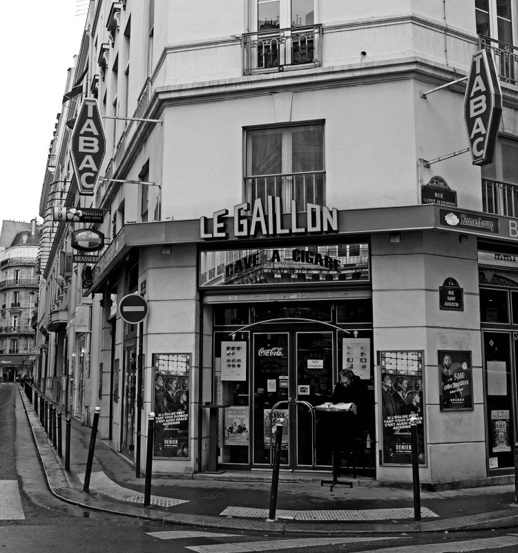 Bar Le Gaillon, by the Fontaine Gaillon.