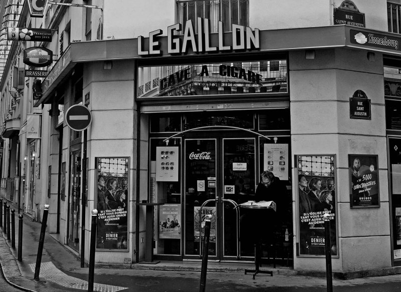 Bar Le Gaillon, by the Fontaine Gaillon.