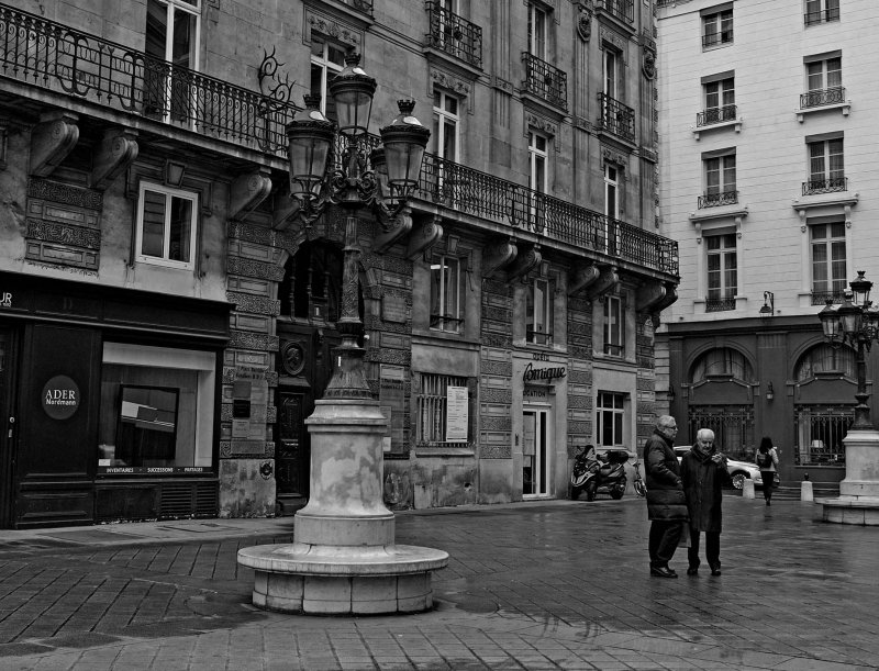 Place Boieldieu, Rue Favart. 