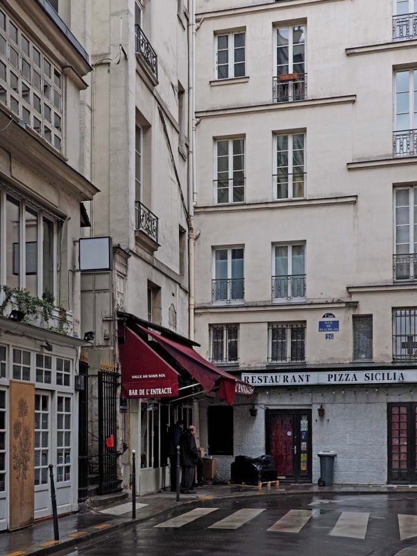 Rue Montpensier, angle with Rue du Beaujolais. 