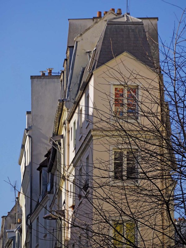 Building at the corner of Rue Beauregard and Rue de Cléry. 