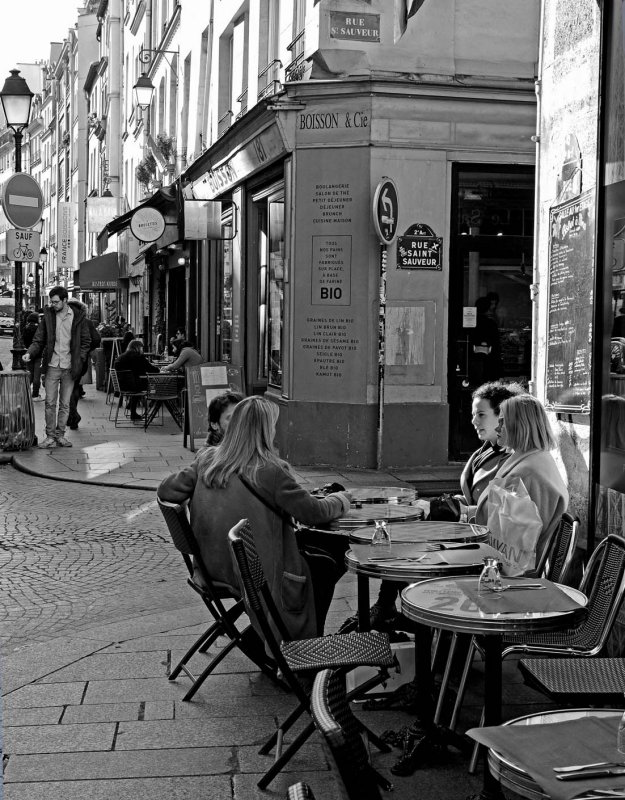 Rue Montorgueil at angle with Rue Saint Saveur. 