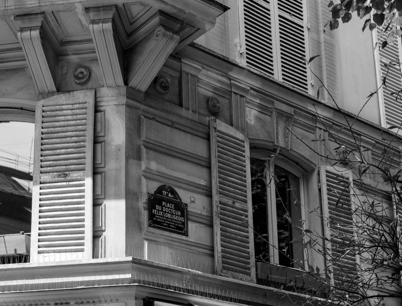 Place du Docteur Felix Lobligeois (a typícal 'hidden' place in Paris).