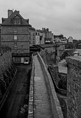 Saint-Malo; walking on the walls. 