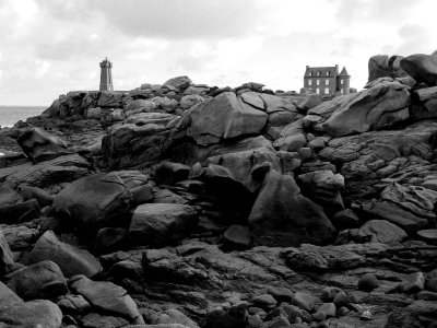 In a path starting at Saint-Guirec Beach; Ploumanach lighthouse.