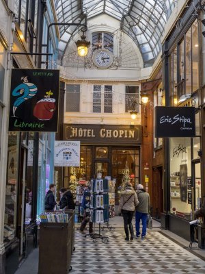 Inside the Passage Jouffroy there is the Hotel Chopin.