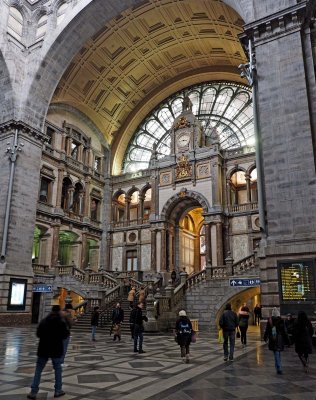 Gare Centrale d'Anvers (Antwerp Central Train Station); interior.