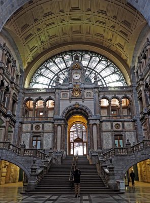 Gare Centrale dAnvers (Antwerp Central Train Station); interior.