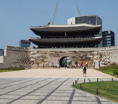 Seoul: the Namdaemun gate, in downtown.