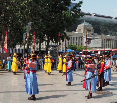 Seoul: the Deoksugung Palace; the Royal Guard-Changing, an attraction.