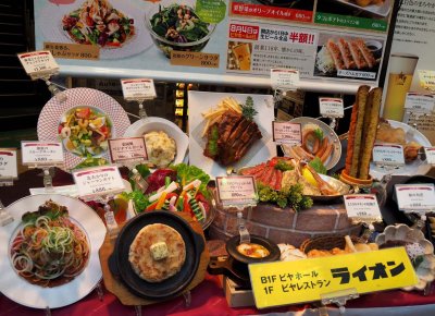 In a restaurant window: the proposed food; clear and prices indicated. Easy for a visitor. 