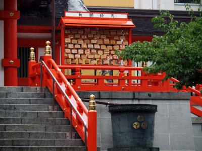 Shrine next to the flea market. 