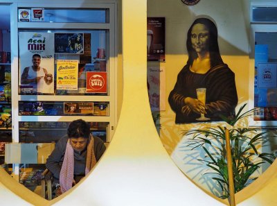 Mona Lisa, in Minas Gerais, likes beer. 