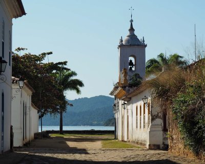 Paraty; Rua da Capela street; Nossa Senhora das Dores church, in the background.