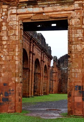 The São Miguel Arcanjo church ruins. 