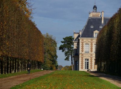 Inside the Parc de Sceaux; Chateau lateral view.