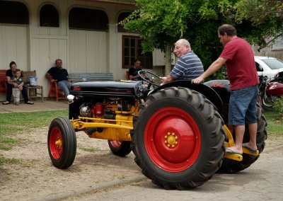 Taquaras, a vintage Ford tractor and the proud owner. 