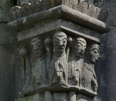 Kilfenora_St Fachanans Cathedral_detail on pillar by East window