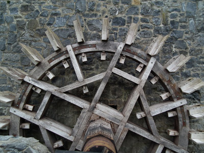 Bunratty Folk Park_Vertical waterwheel for mill