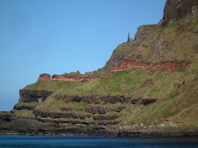 Giant's Causeway_The Chimneys_red strata_piano keys