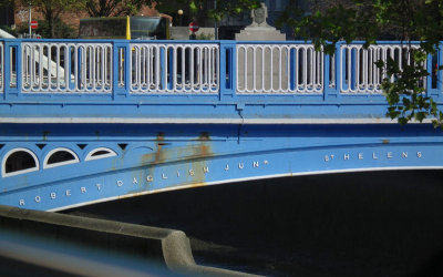 Rory O'Moore Bridge over River Liffey from bus