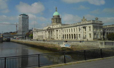 Custom House and River Liffey from coach