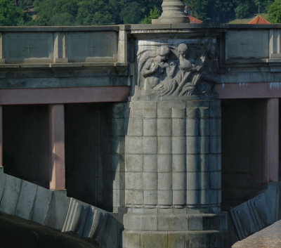  Manes Bridge pillar decoration 