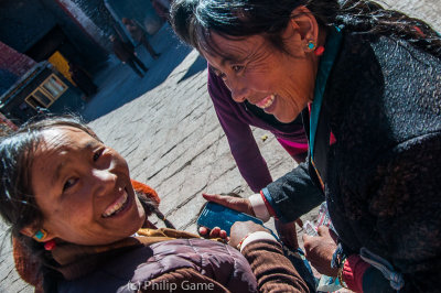 Tibetan pilgrims at Sakya 