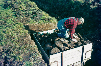 Harvesting Peat - Turf afvoeren
