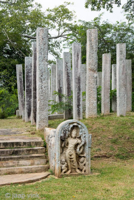 Thuparama Dagoba surroundings
