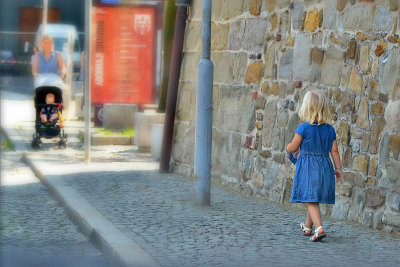 A little girl  DSC_0125x07082017pb