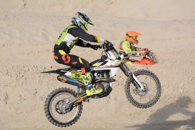 Beach Cross D7-18_155 (800x600).JPG