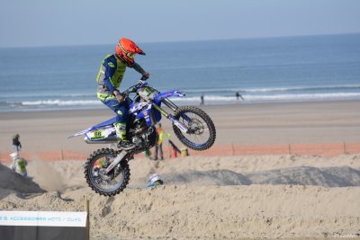 Beach Cross D7-18_157 (800x600).JPG