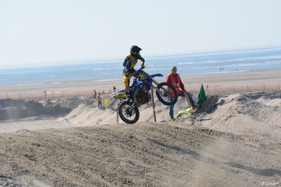 Beach Cross D7-18_201 (800x600).JPG