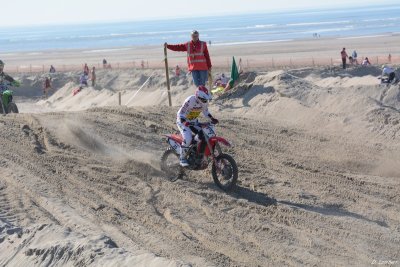 Beach Cross D7-18_220 (800x600).JPG