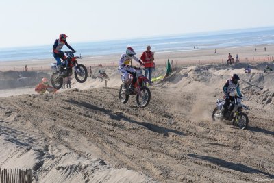 Beach Cross D7-18_226 (800x600).JPG