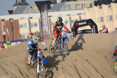 Beach Cross D7-18_363 (800x600).JPG