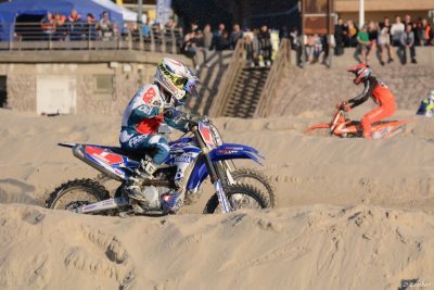 Beach Cross D7-18_369 (800x600).JPG