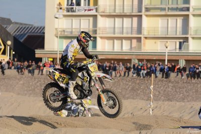 Beach Cross D7-18_379 (800x600).JPG