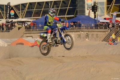 Beach Cross D7-18_401 (800x600).JPG