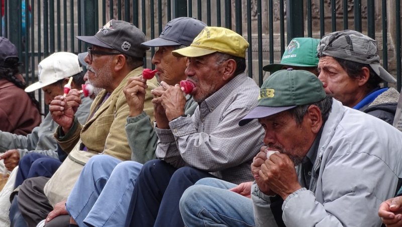 Men enjoying ice cream in front of Iglesia de la Compania