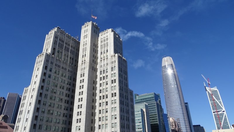 The old Pacific Bell Building and new Salesforce Tower