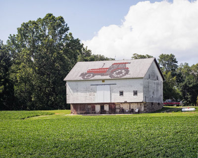 Barn w Tractor Roof
