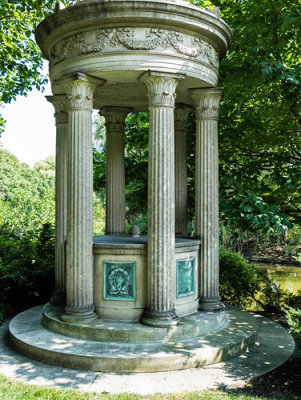 Thomas R Lyon Monument