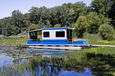 Lake Cicott Houseboat