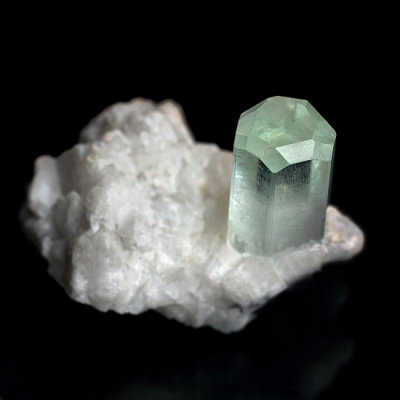 Beryl var aquamarine, 2 cm, Shigar Valley, Pakistan