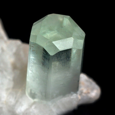 Beryl var aquamarine, 2 cm, Shigar Valley, Pakistan