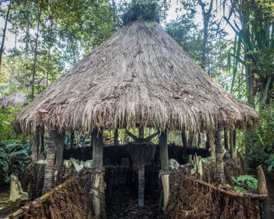 Hagen spirit house, Paiya