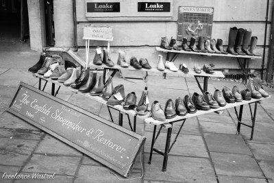 The English Shoemaker & Restorer, Nottingham, December 2017.jpg